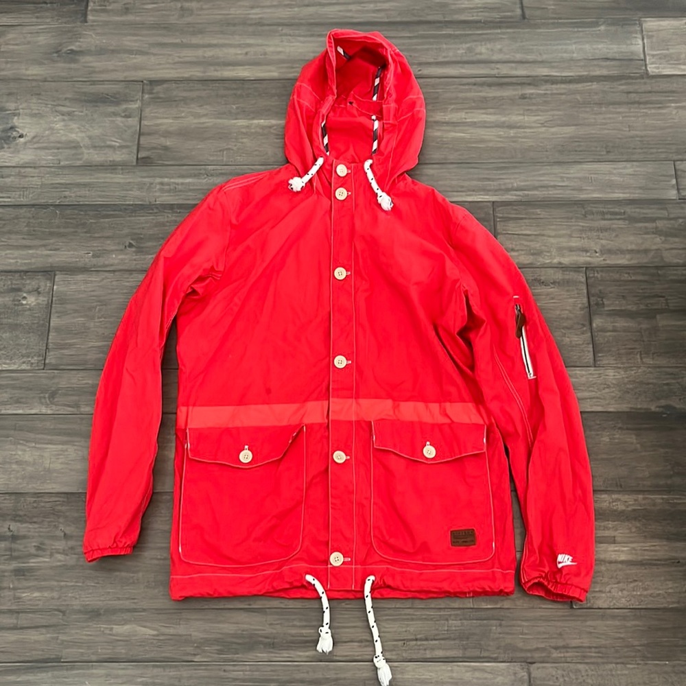 Nike Sportswear Size: Medium Windbreaker Jacket w/‎ Hoodie RN# 56323 Rain Coat